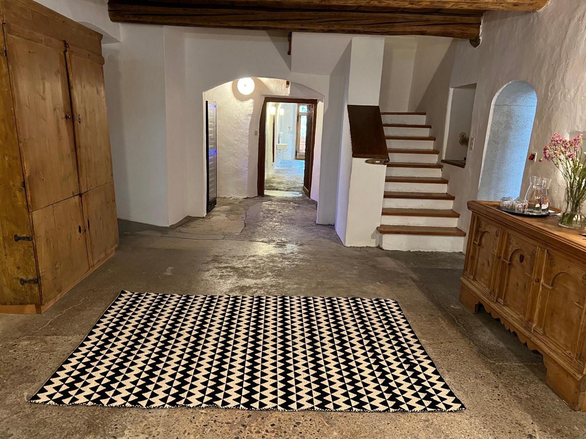 Hotel Chasa Chalavaina Müstair Kültér fotó