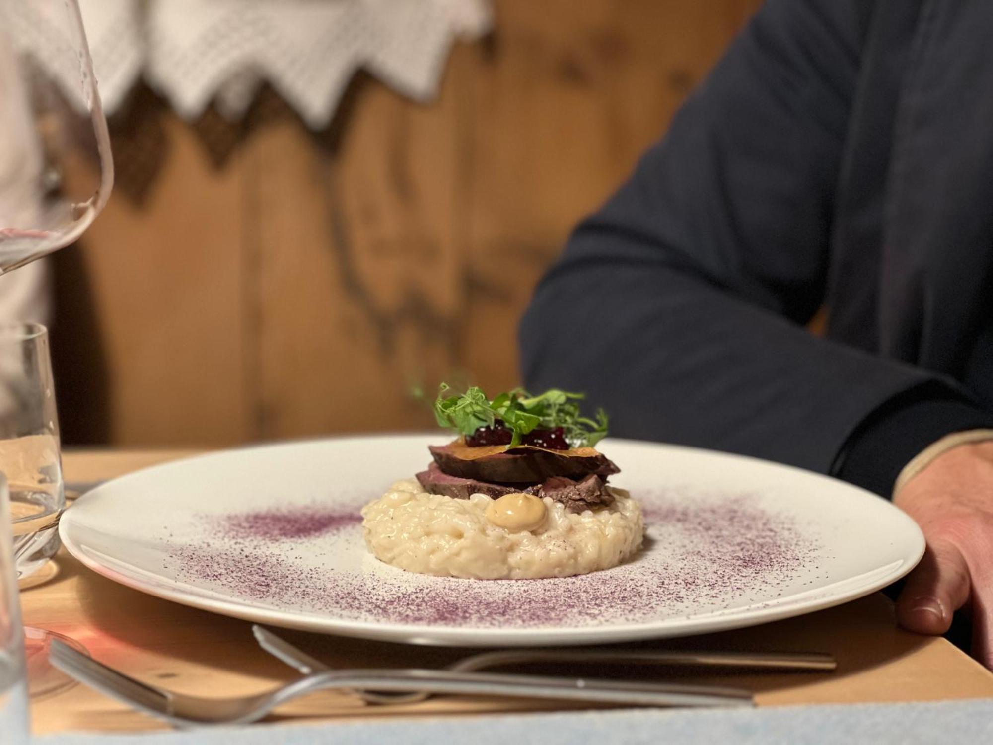 Hotel Chasa Chalavaina Müstair Kültér fotó