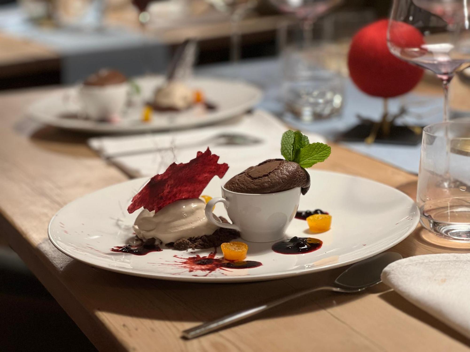 Hotel Chasa Chalavaina Müstair Kültér fotó