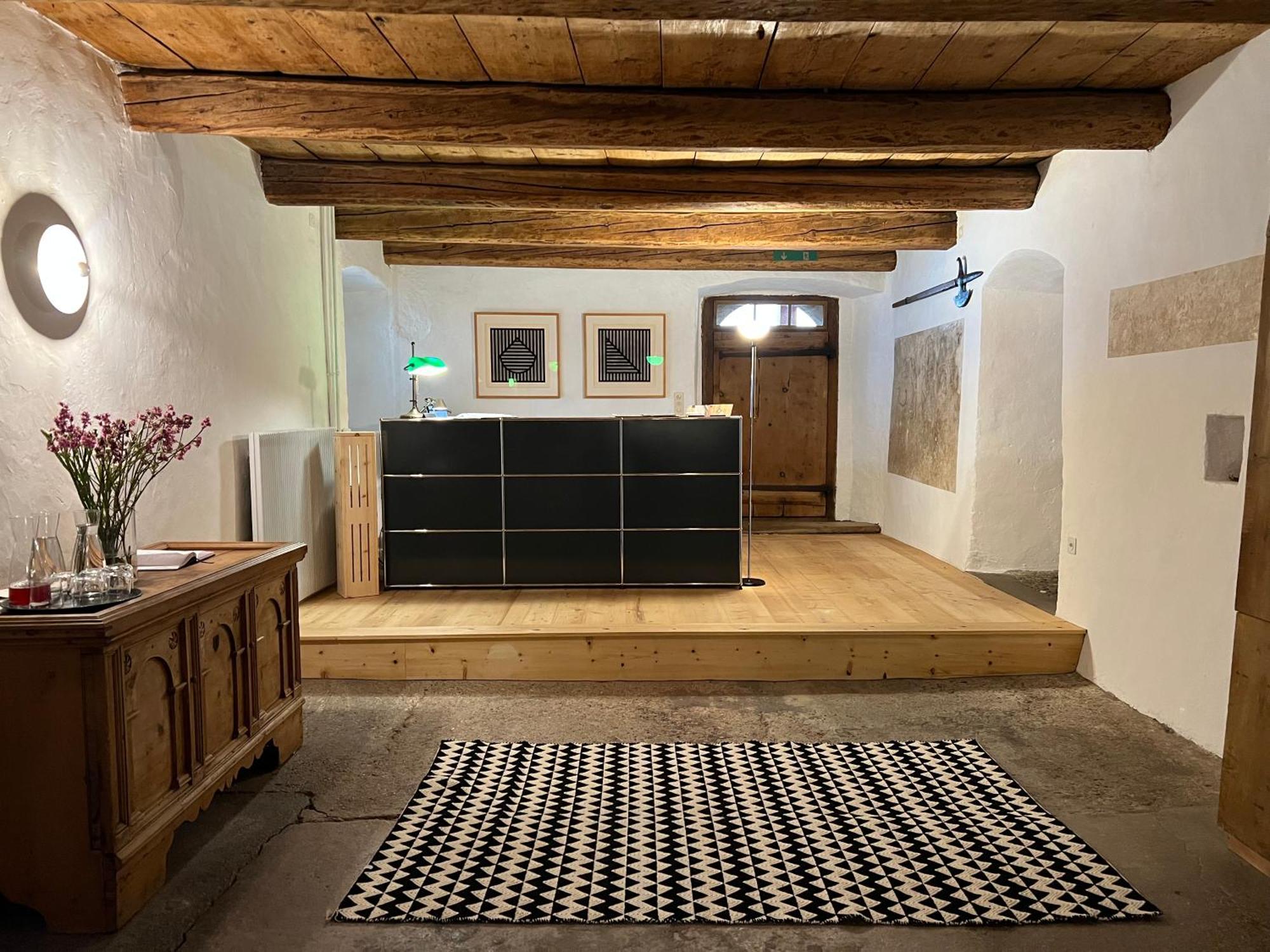 Hotel Chasa Chalavaina Müstair Kültér fotó