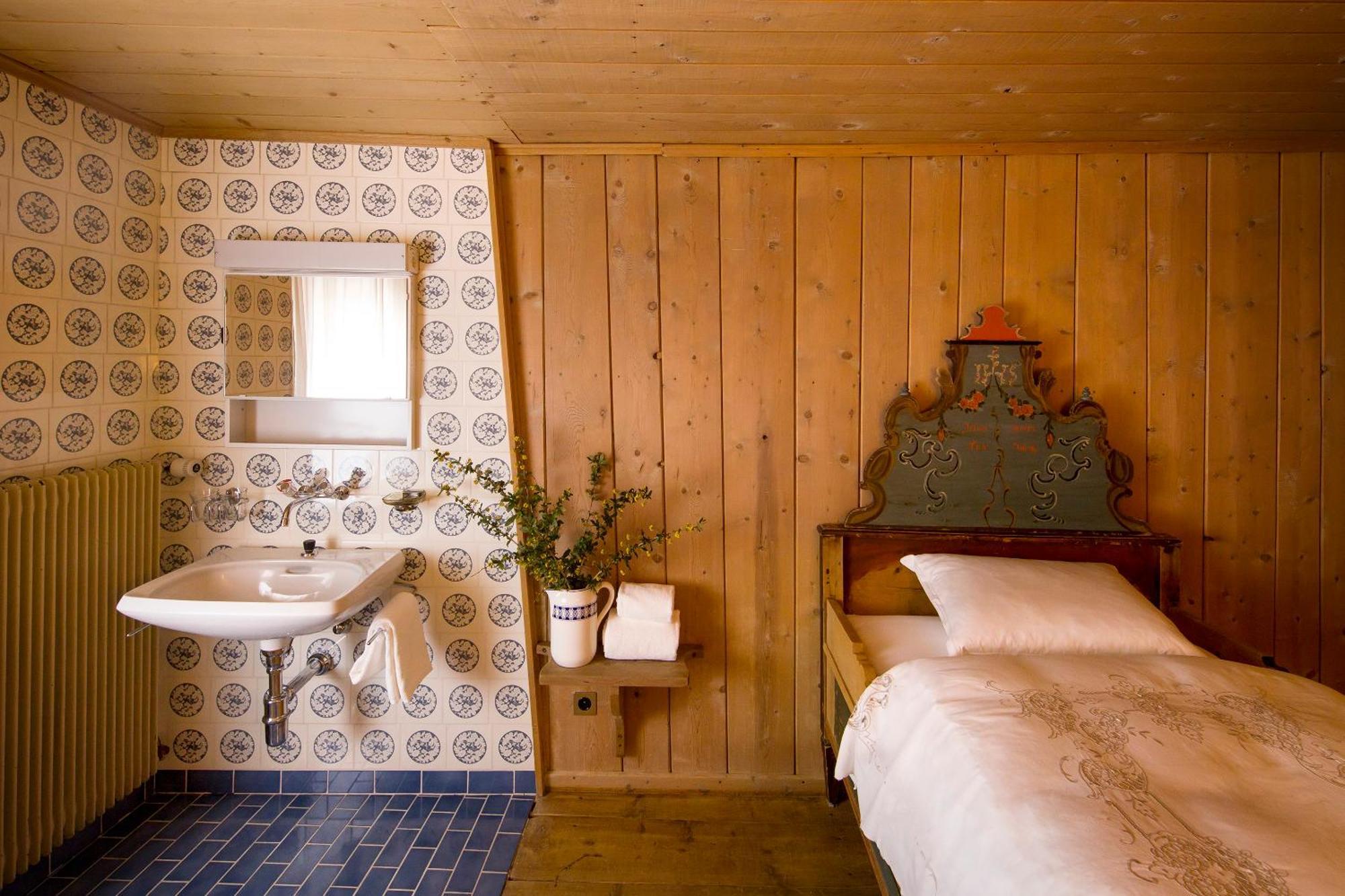 Hotel Chasa Chalavaina Müstair Szoba fotó