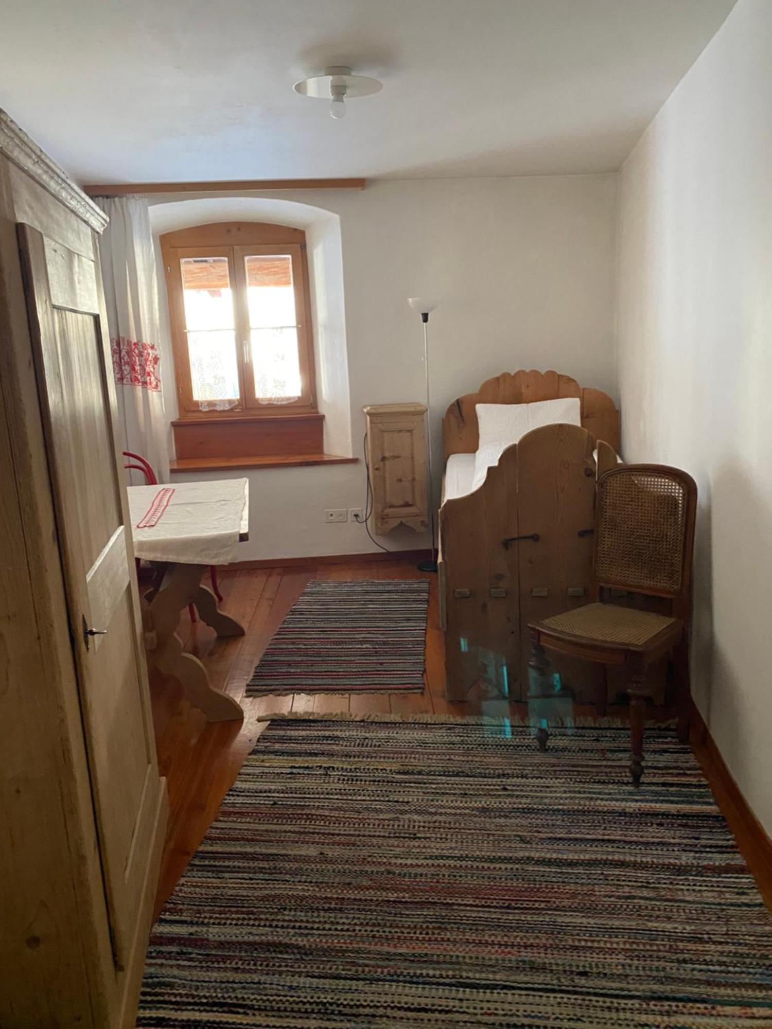 Hotel Chasa Chalavaina Müstair Szoba fotó